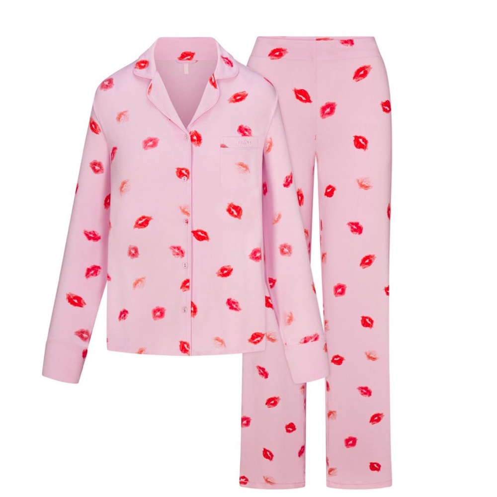 NWT SKIMS large cherry blossom lipstick long sleeve button up set